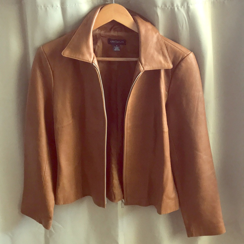 Ladies tan genuine leather jacket - pristine!!